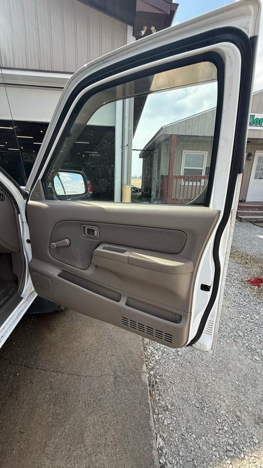 Nissan Frontier SE Desert Runner 2WD 2002