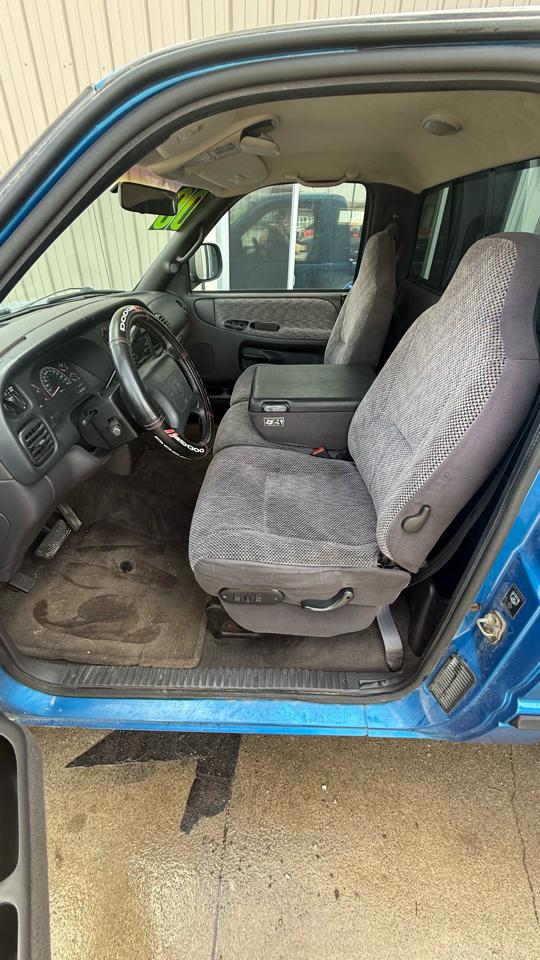 Dodge Ram 1500 Reg. Cab Long Bed 2WD 2000