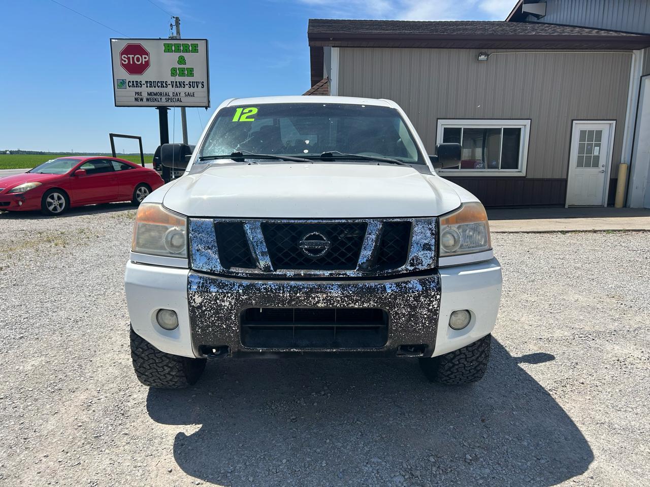 Nissan Titan SV Crew Cab 4WD 2012