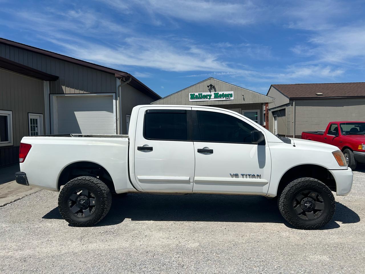 Nissan Titan SV Crew Cab 4WD 2012