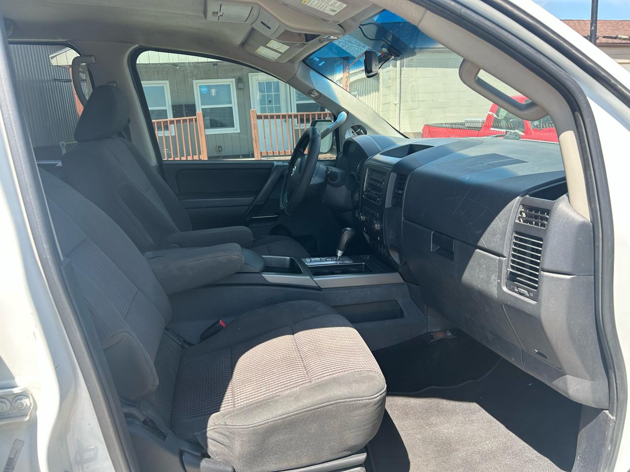 Nissan Titan SV Crew Cab 4WD 2012