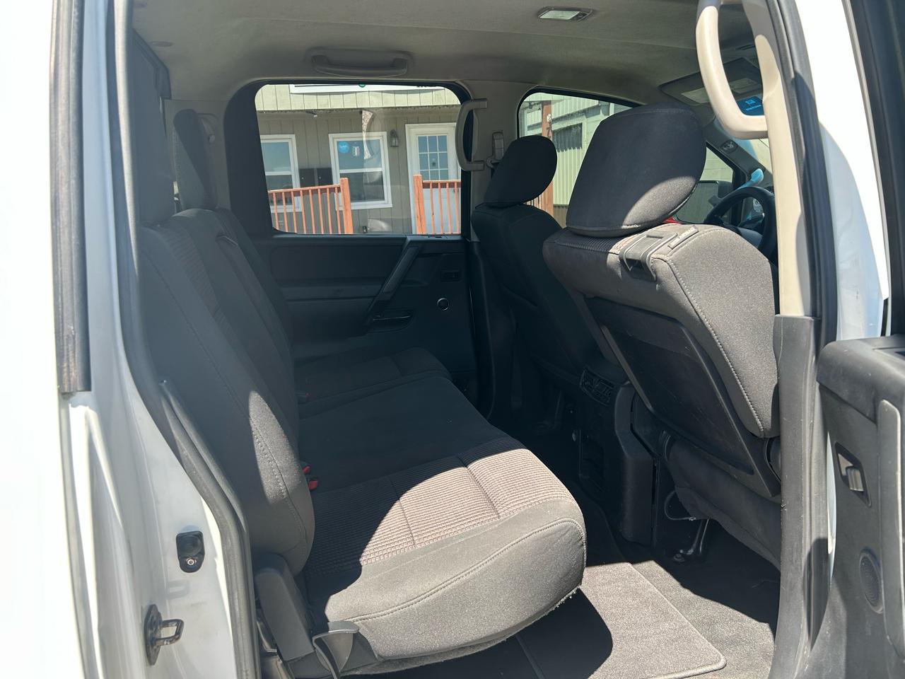 Nissan Titan SV Crew Cab 4WD 2012
