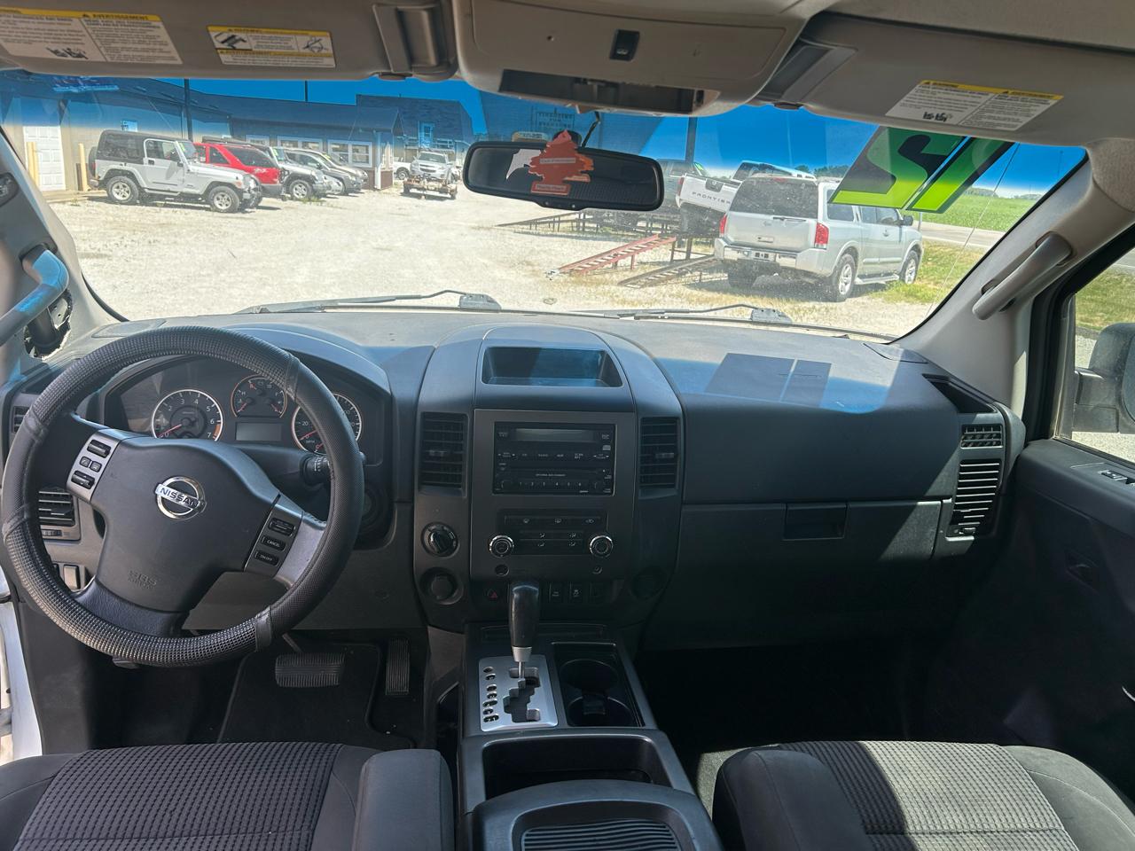 Nissan Titan SV Crew Cab 4WD 2012