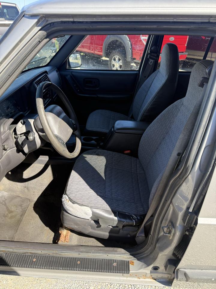 Jeep Cherokee Sport 4-Door 4WD 2000