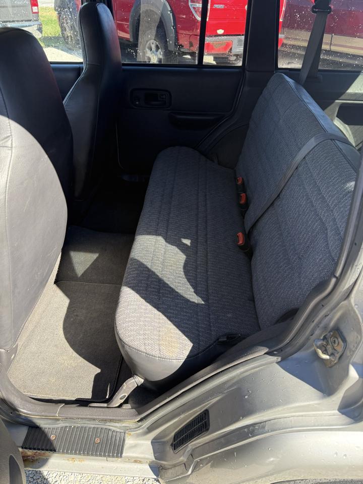 Jeep Cherokee Sport 4-Door 4WD 2000