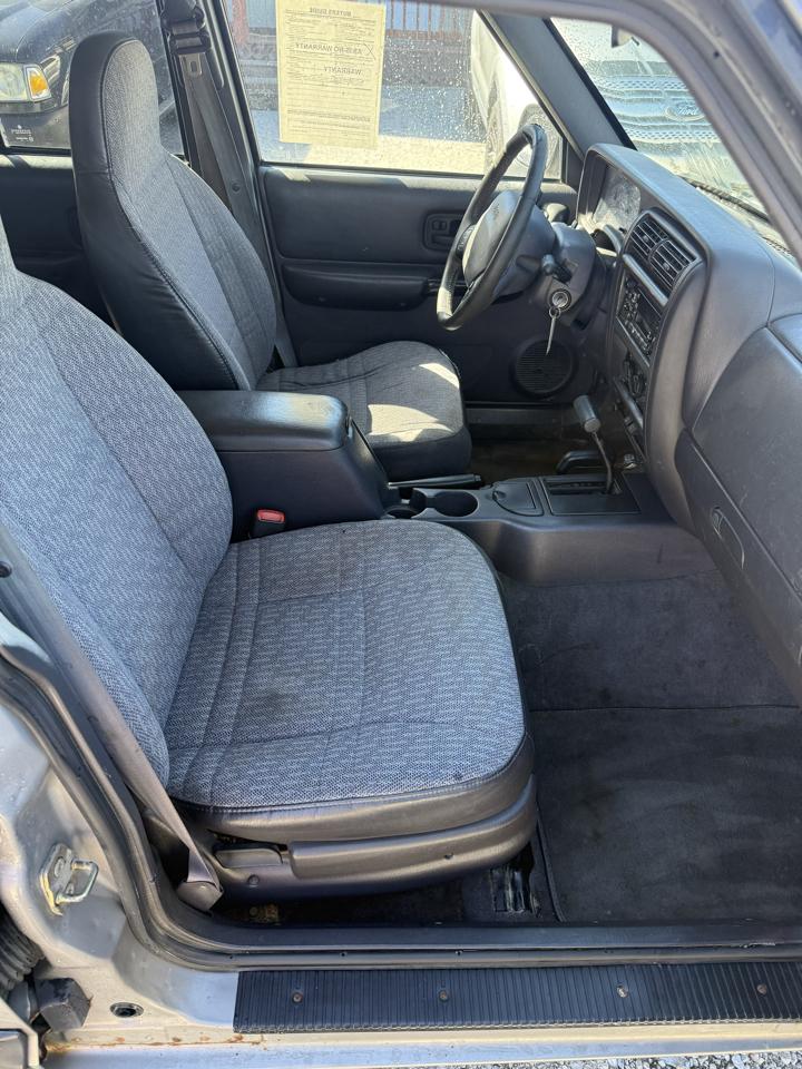 Jeep Cherokee Sport 4-Door 4WD 2000