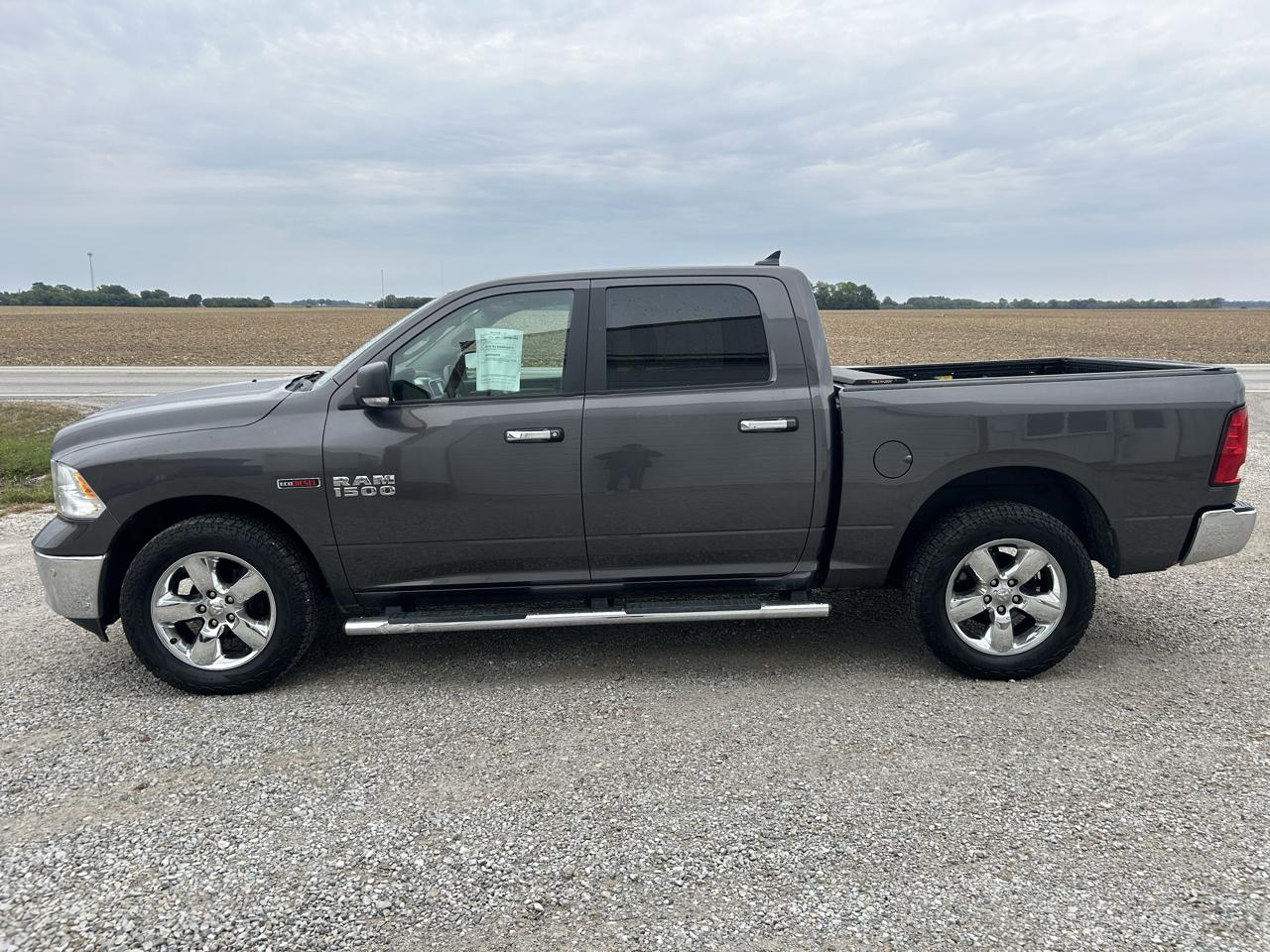 RAM 1500 SLT Crew Cab SWB 4WD 2017