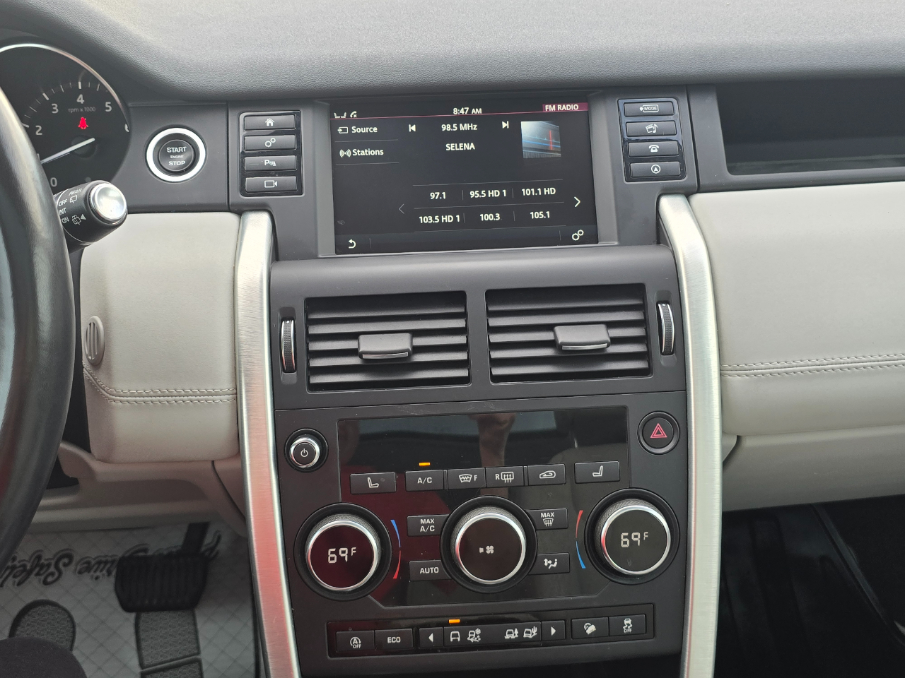 2018 Land Rover Discovery Sport HSE photo 8