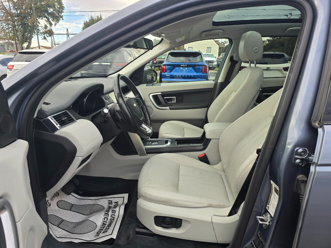 2018 Land Rover Discovery Sport HSE photo 12