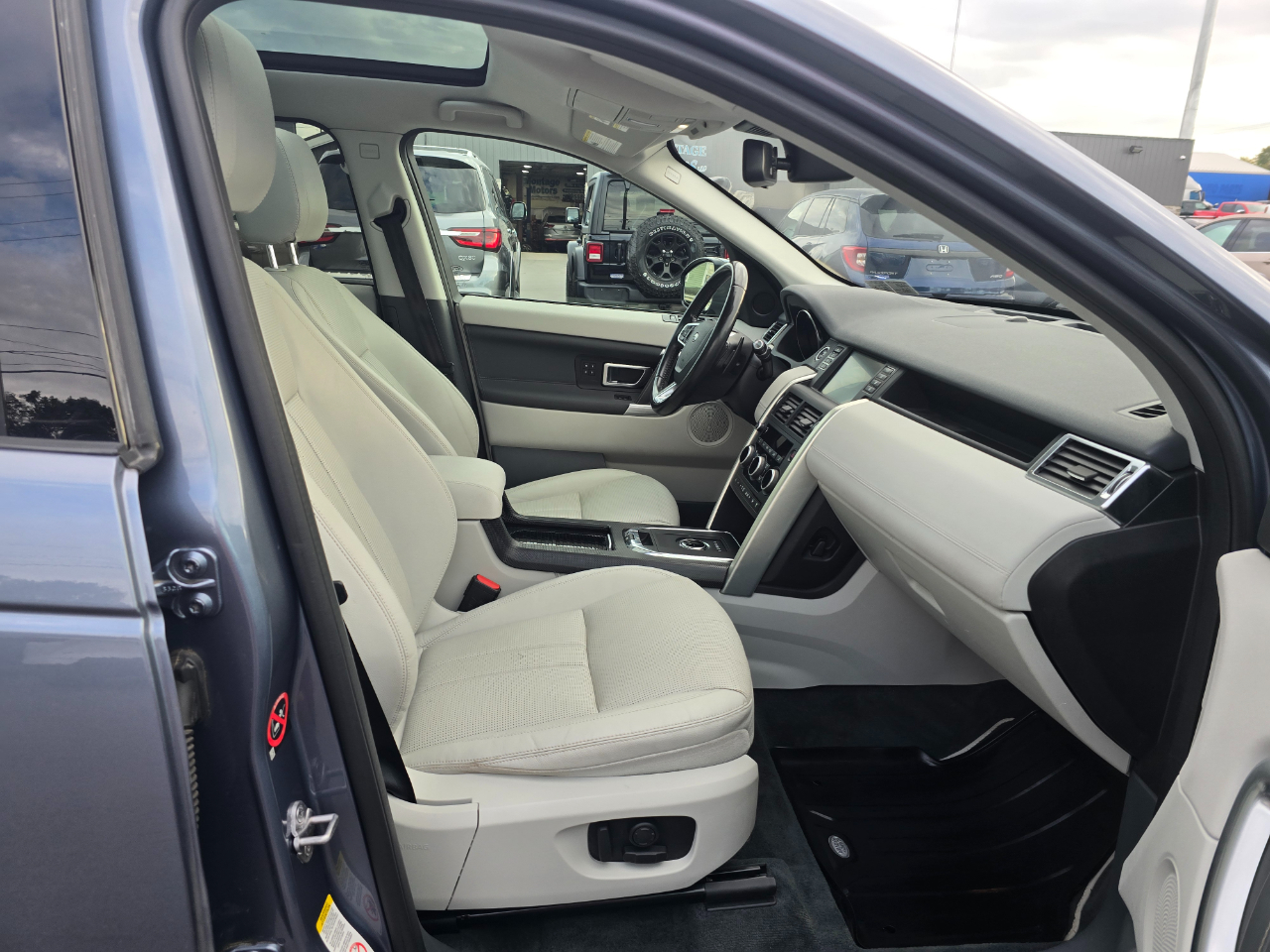2018 Land Rover Discovery Sport HSE photo 15