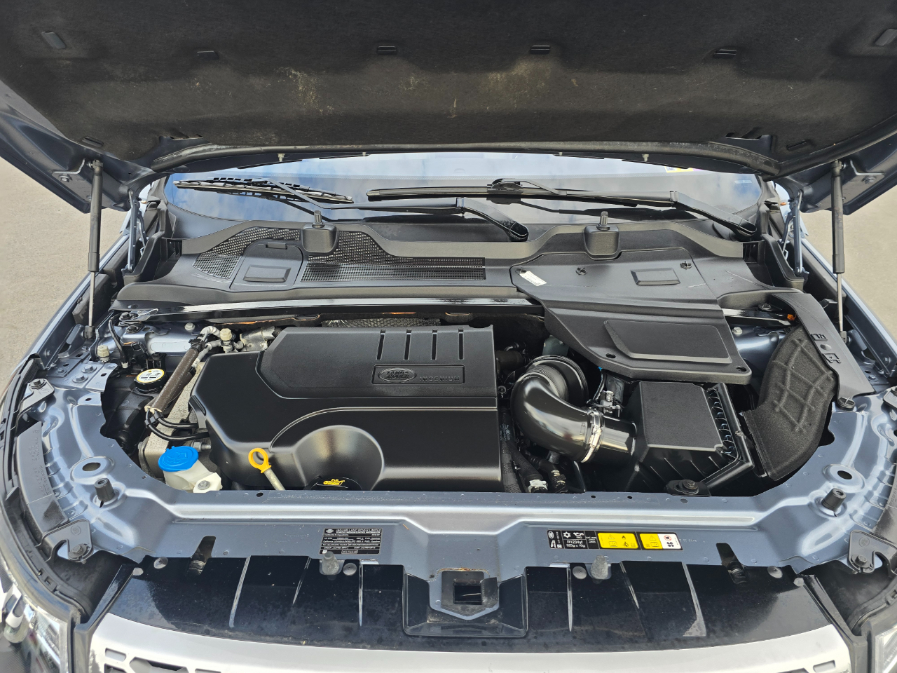 2018 Land Rover Discovery Sport HSE photo 17