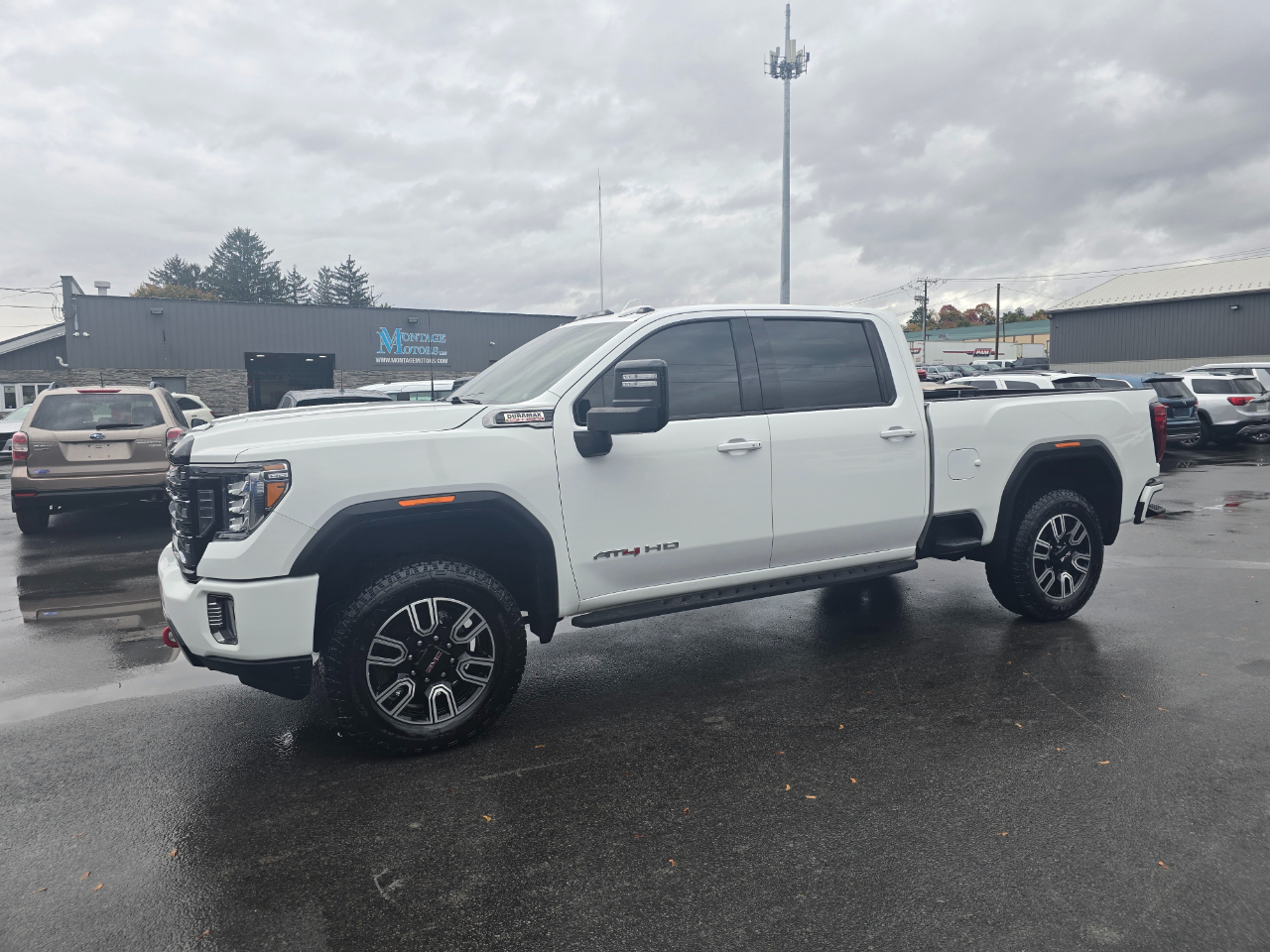 GMC Sierra 2500HD AT4 Crew Cab 4WD 2022 GMC Sierra 2500HD AT4 Crew Cab 4WD 2022