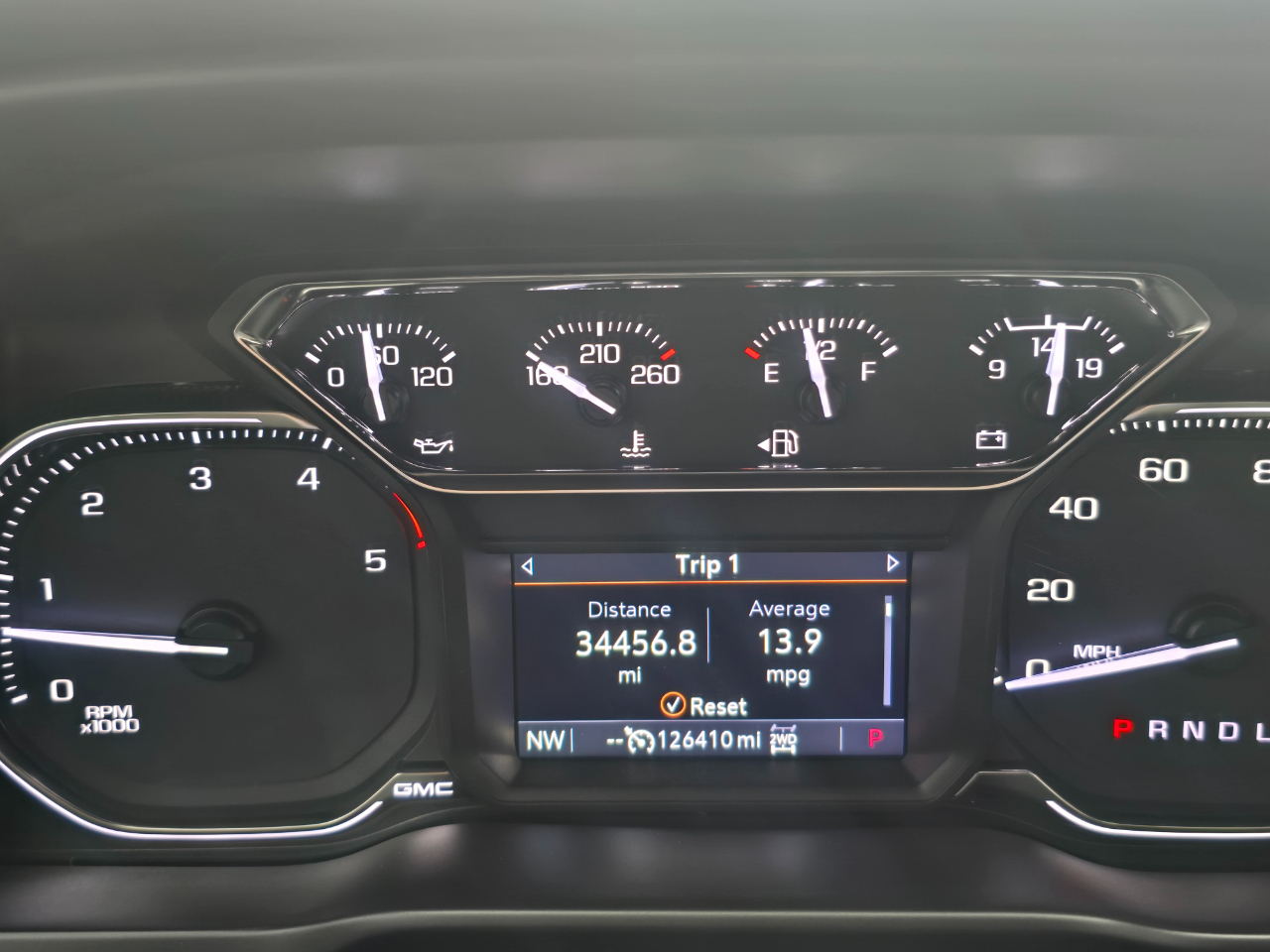 GMC Sierra 2500HD AT4 Crew Cab 4WD 2022 GMC Sierra 2500HD AT4 Crew Cab 4WD 2022
