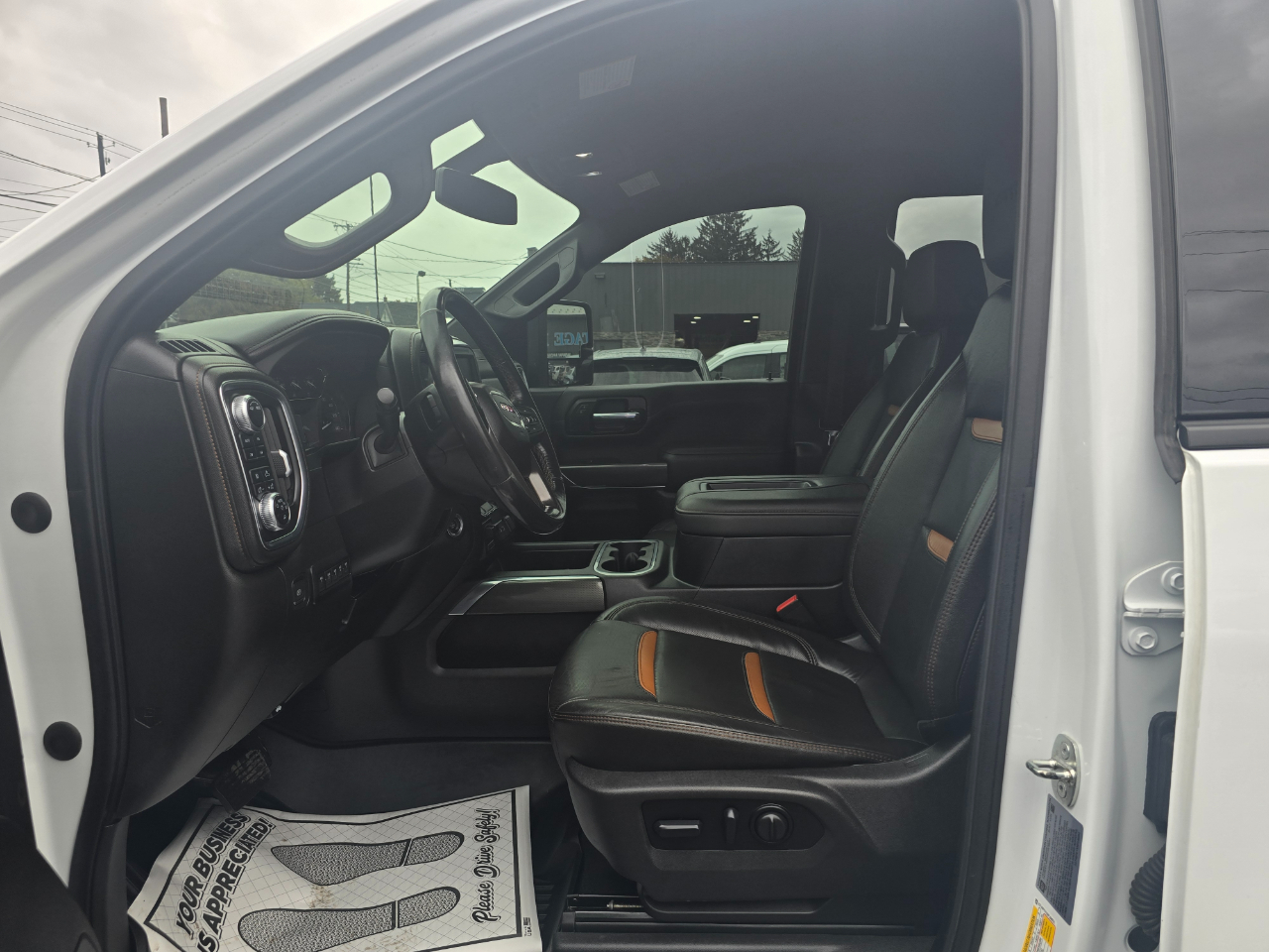 GMC Sierra 2500HD AT4 Crew Cab 4WD 2022 GMC Sierra 2500HD AT4 Crew Cab 4WD 2022