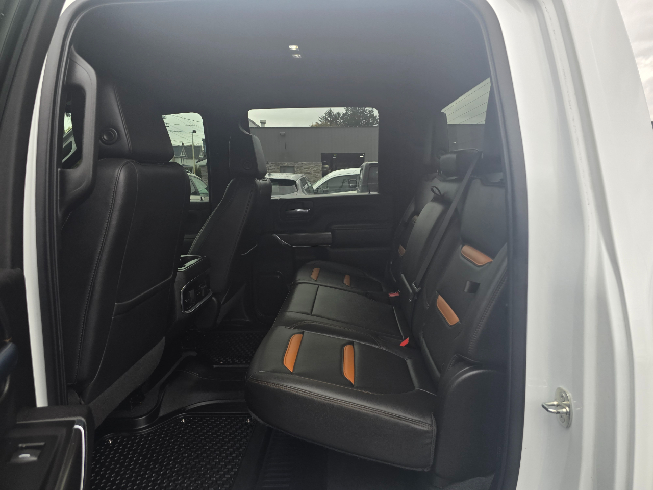 GMC Sierra 2500HD AT4 Crew Cab 4WD 2022 GMC Sierra 2500HD AT4 Crew Cab 4WD 2022
