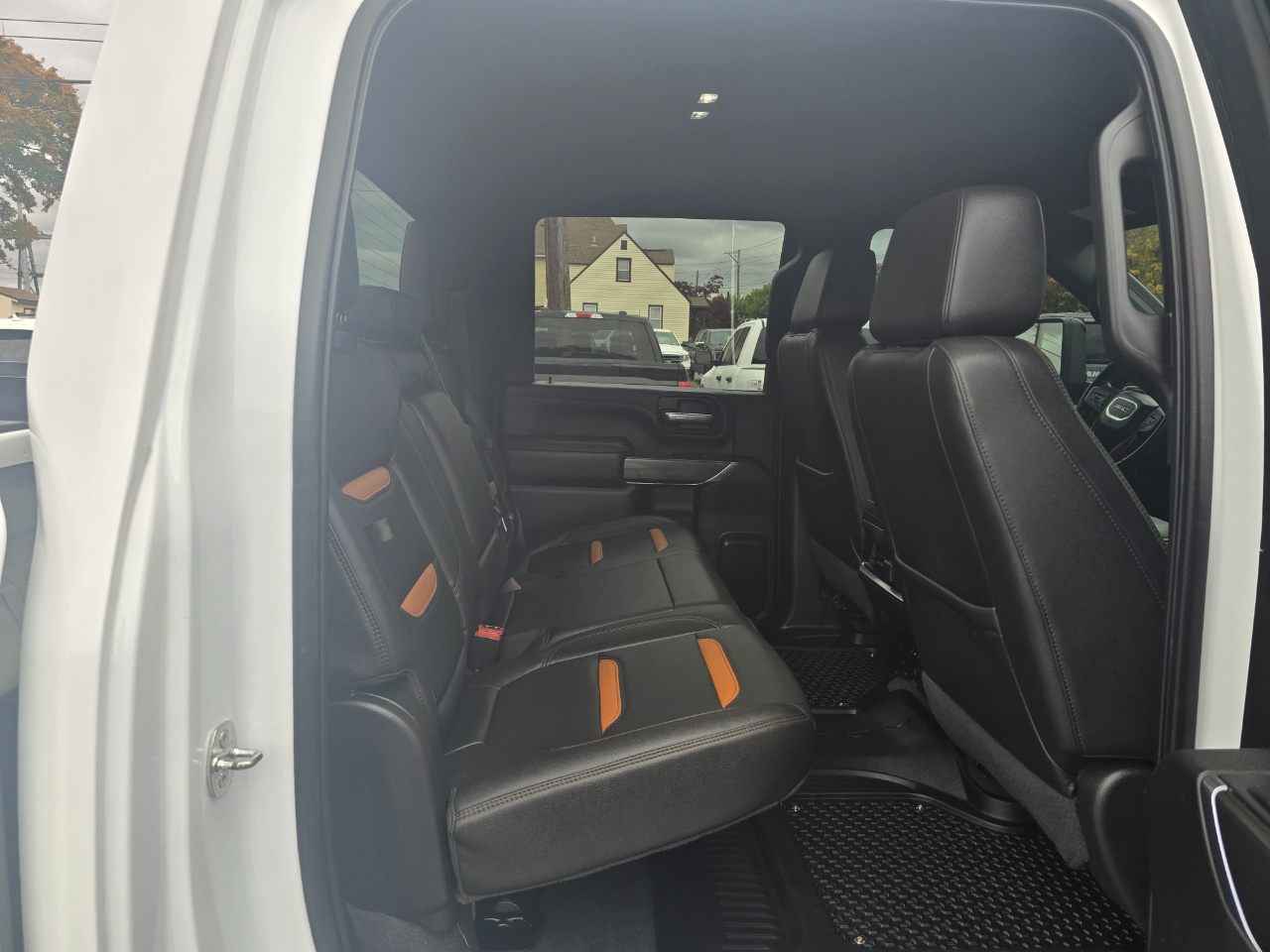 GMC Sierra 2500HD AT4 Crew Cab 4WD 2022 GMC Sierra 2500HD AT4 Crew Cab 4WD 2022
