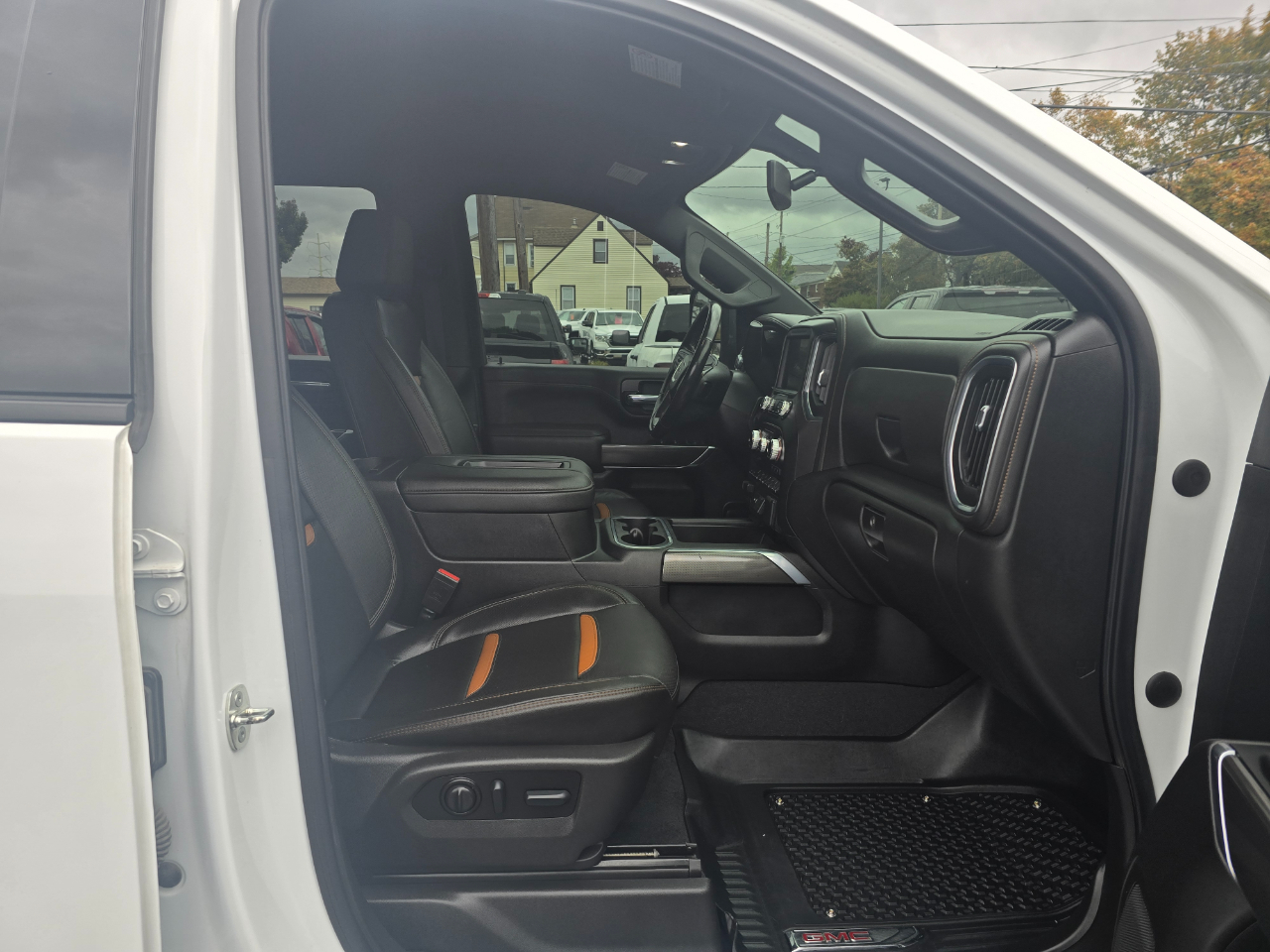 GMC Sierra 2500HD AT4 Crew Cab 4WD 2022 GMC Sierra 2500HD AT4 Crew Cab 4WD 2022