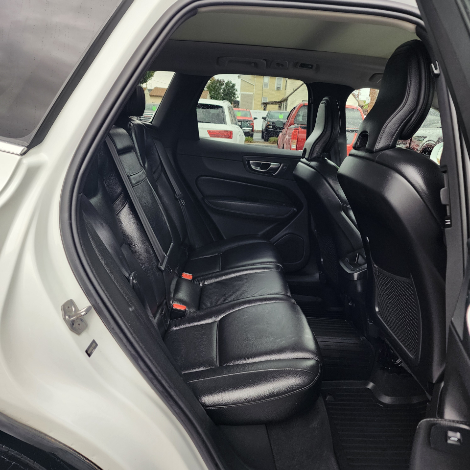 Volvo XC60 T5 Momentum AWD 2020 Volvo XC60 T5 Momentum AWD 2020