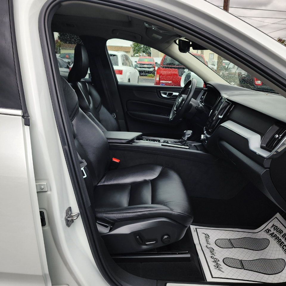 Volvo XC60 T5 Momentum AWD 2020 Volvo XC60 T5 Momentum AWD 2020