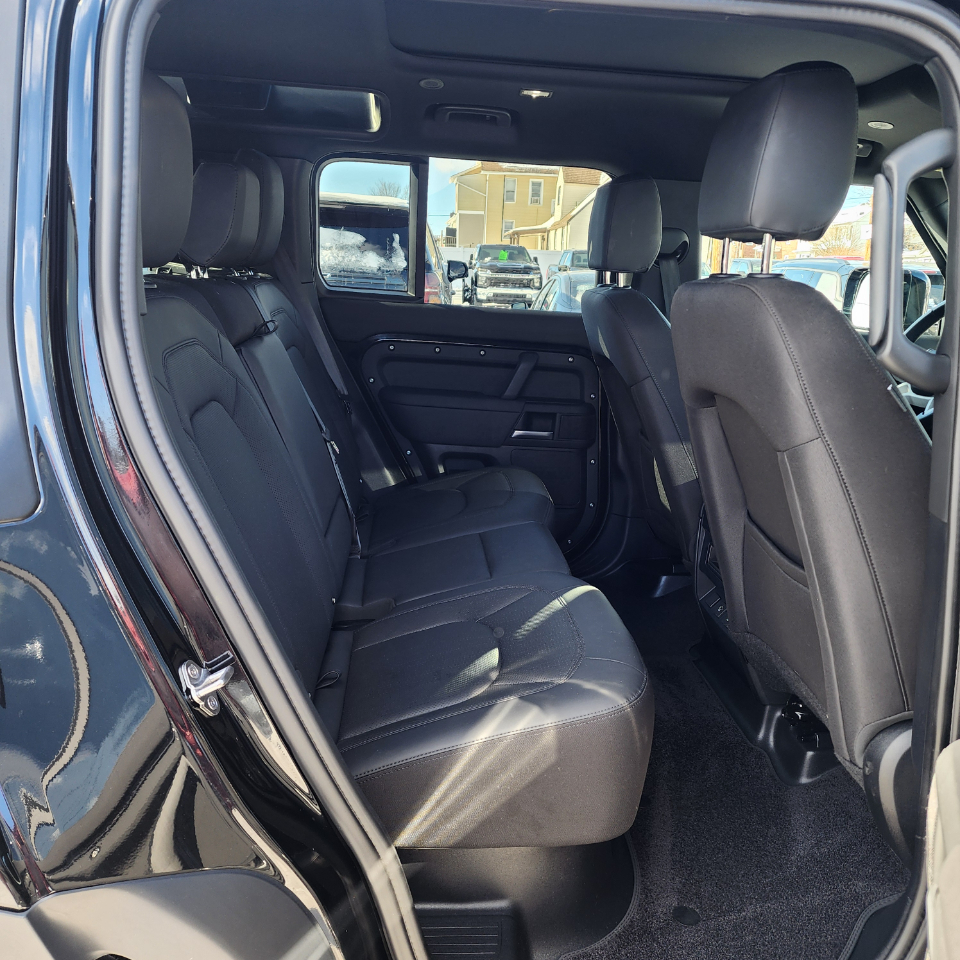 Land Rover Defender 110 P300 S 2025