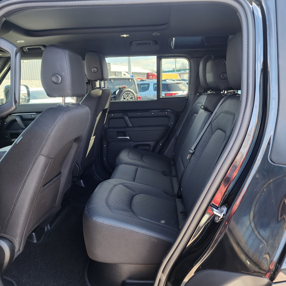 Land Rover Defender 110 P300 S 2025