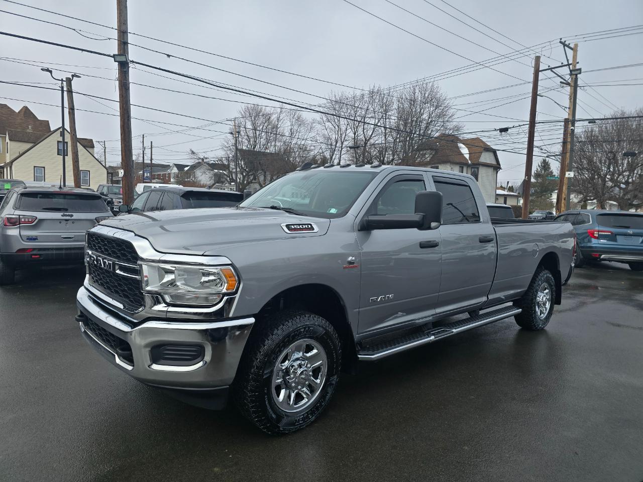 RAM 3500 Tradesman 4x4 Crew Cab 8' Box 2019