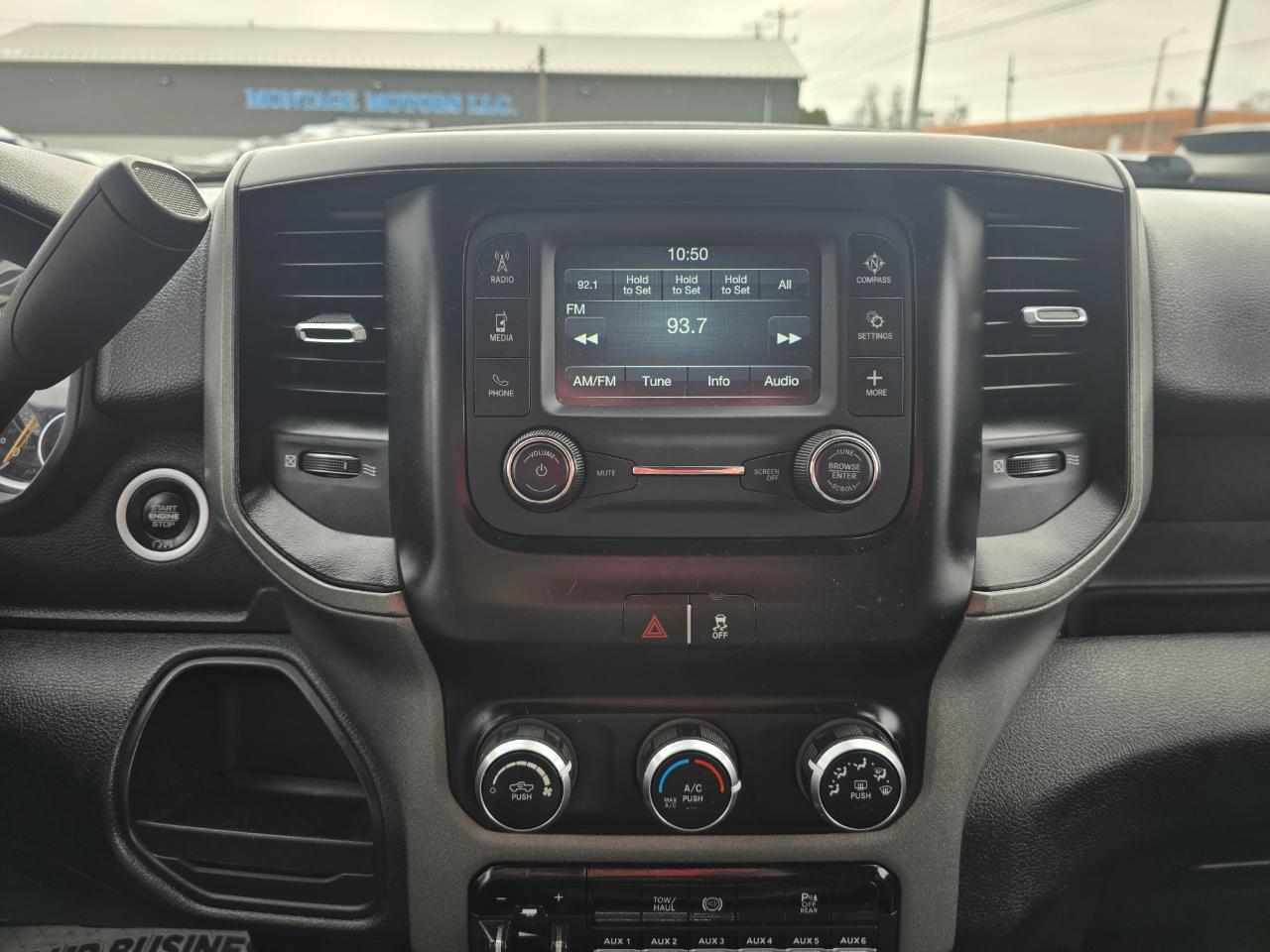 RAM 3500 Tradesman 4x4 Crew Cab 8' Box 2019