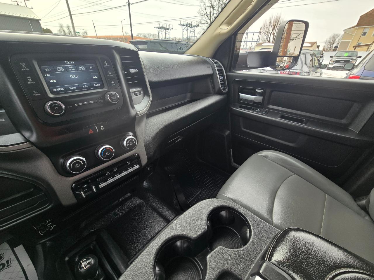 RAM 3500 Tradesman 4x4 Crew Cab 8' Box 2019