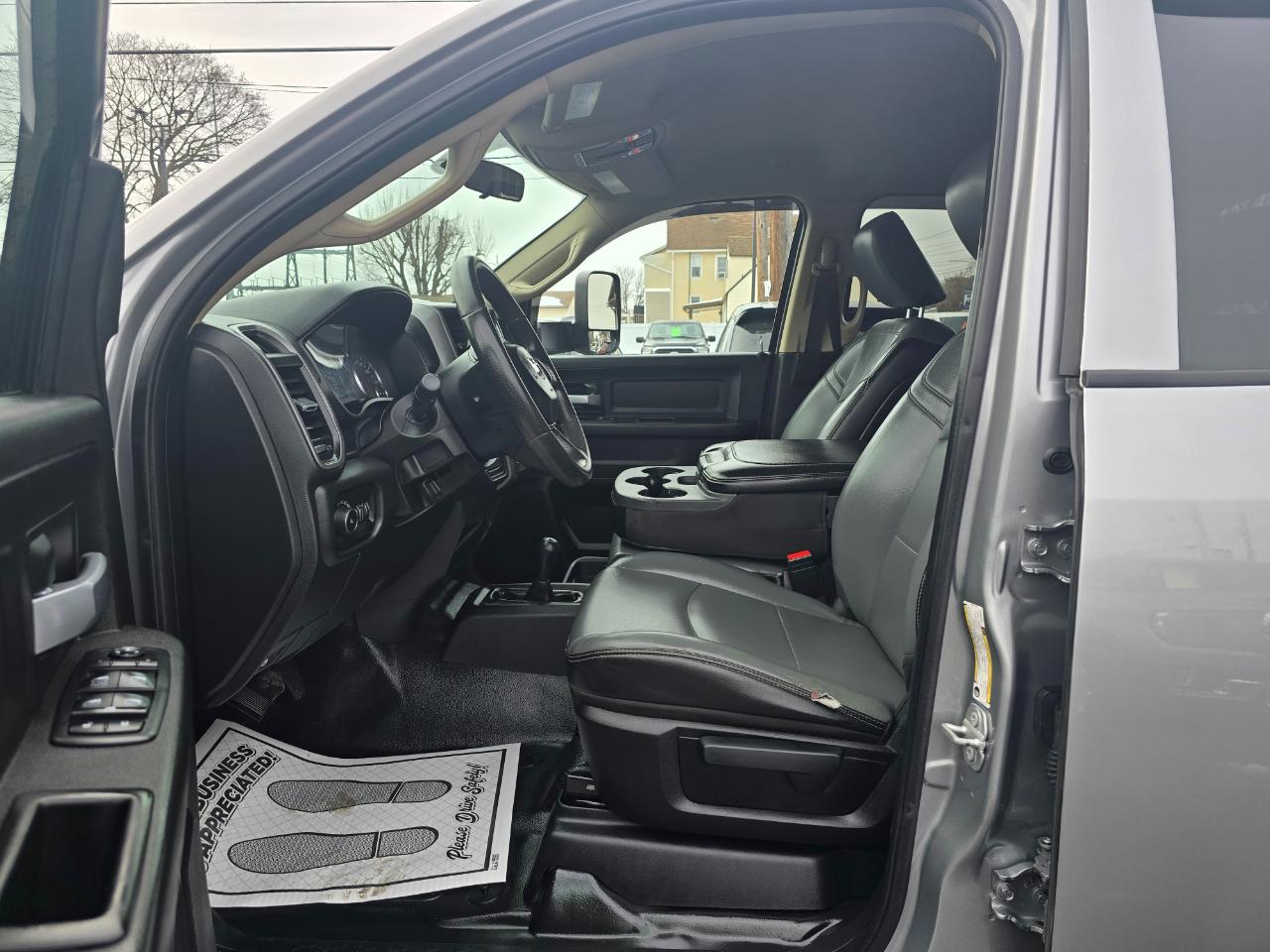 RAM 3500 Tradesman 4x4 Crew Cab 8' Box 2019