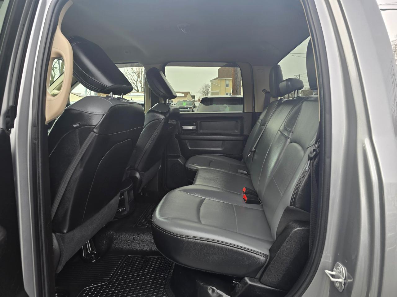 RAM 3500 Tradesman 4x4 Crew Cab 8' Box 2019