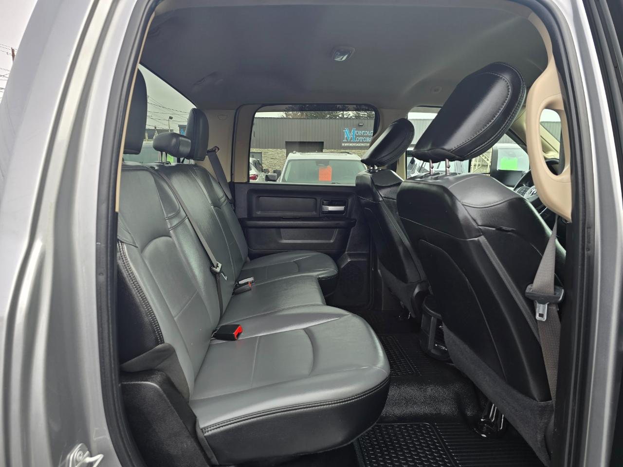 RAM 3500 Tradesman 4x4 Crew Cab 8' Box 2019