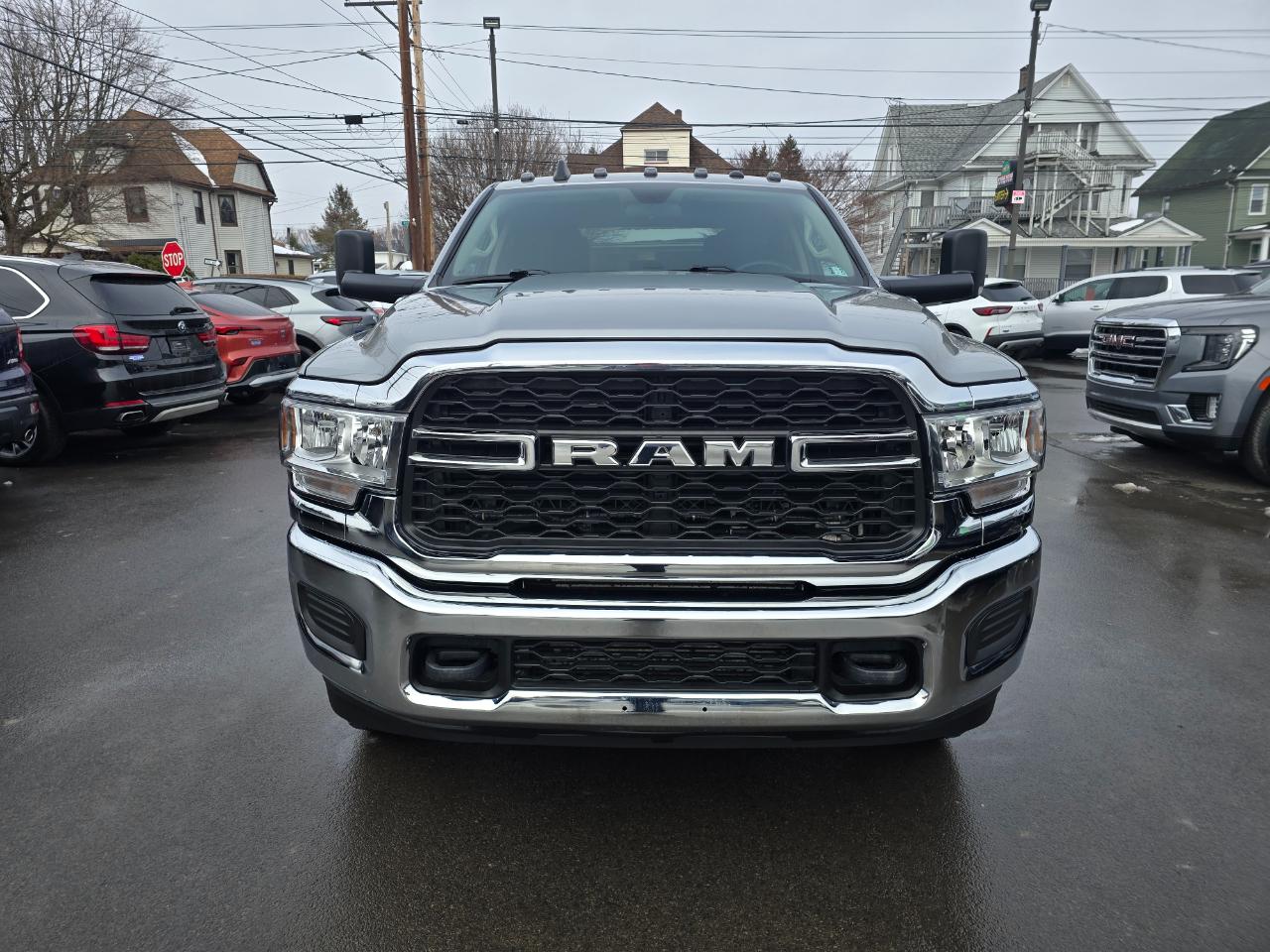 RAM 3500 Tradesman 4x4 Crew Cab 8' Box 2019