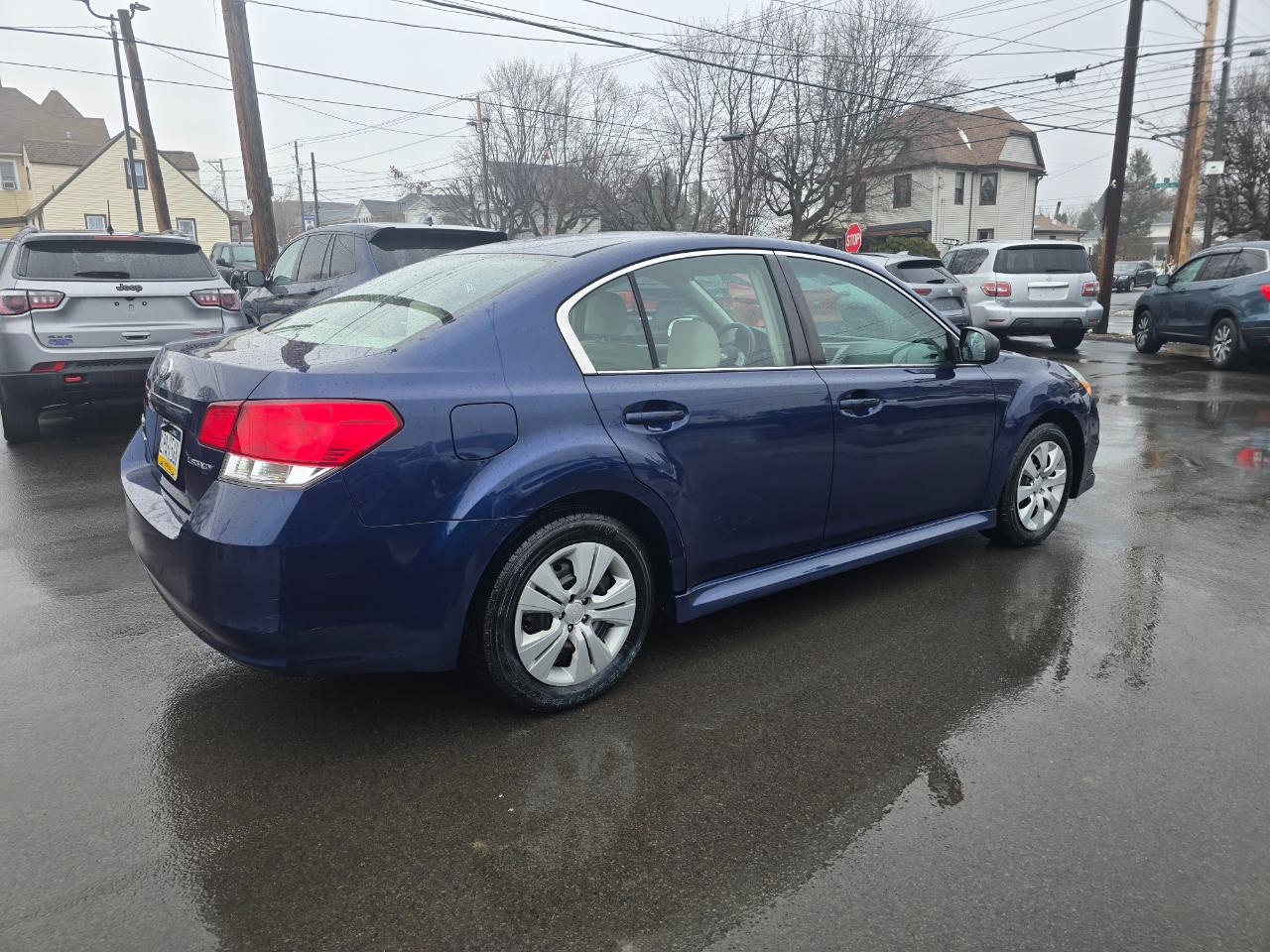 Subaru Legacy 4dr Sdn H4 Man 2.5i 2011