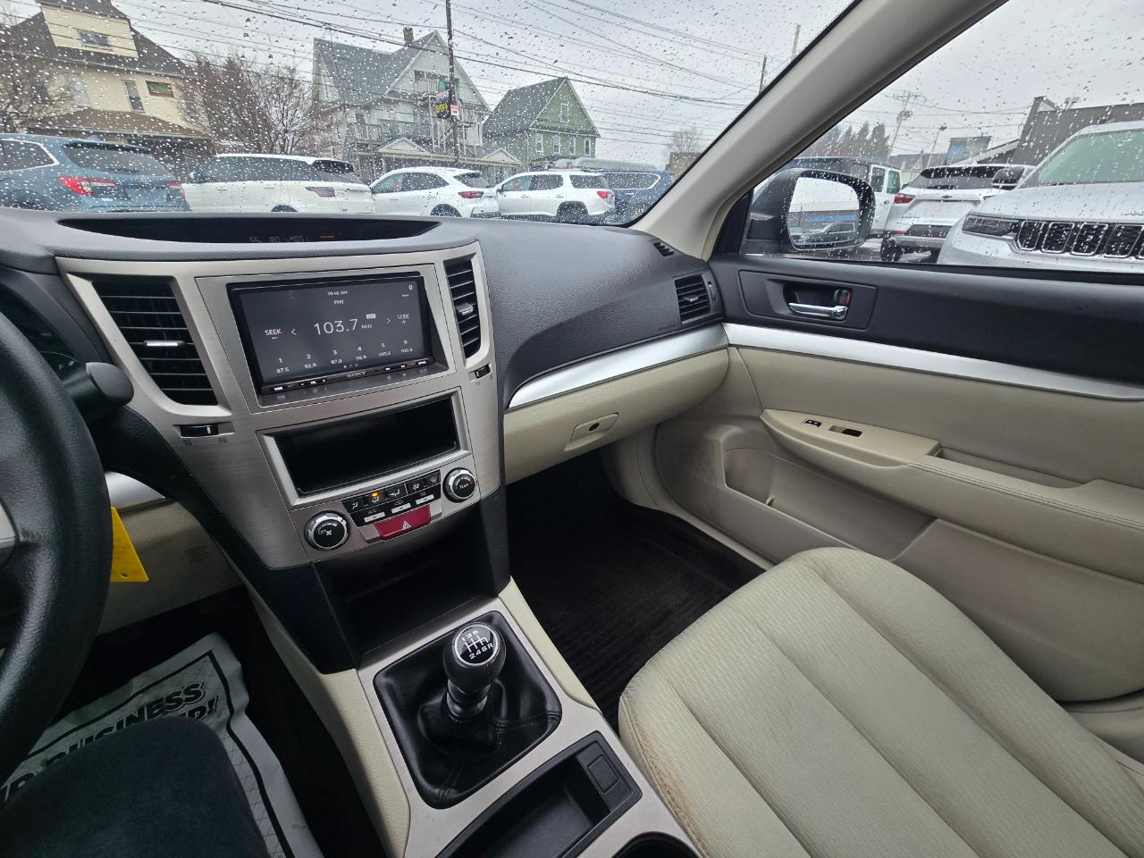 Subaru Legacy 4dr Sdn H4 Man 2.5i 2011