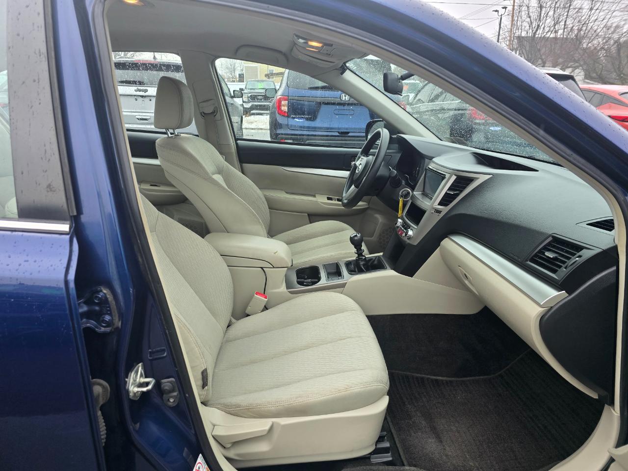 Subaru Legacy 4dr Sdn H4 Man 2.5i 2011