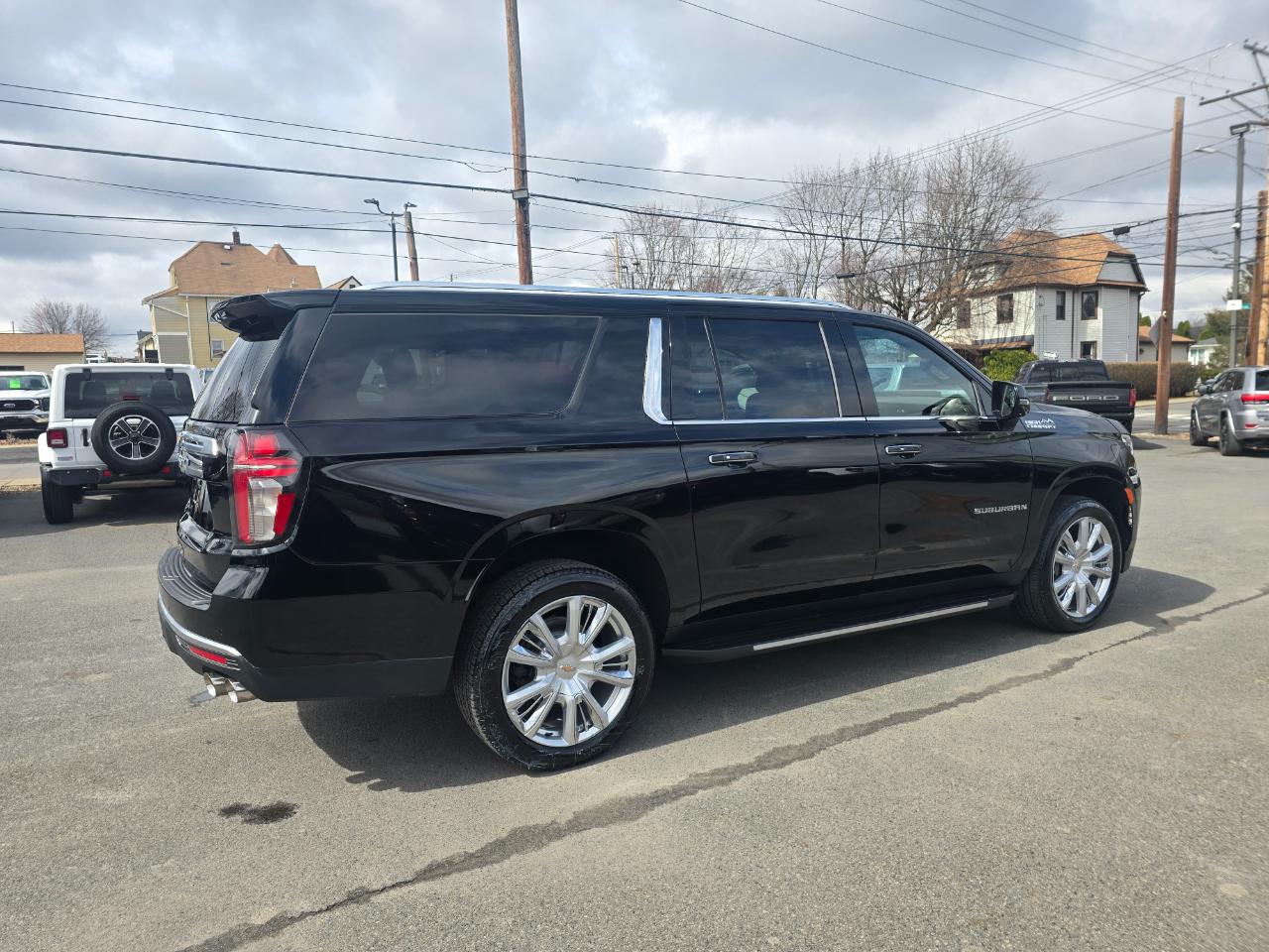 Chevrolet Suburban 4WD 4dr High Country 2022