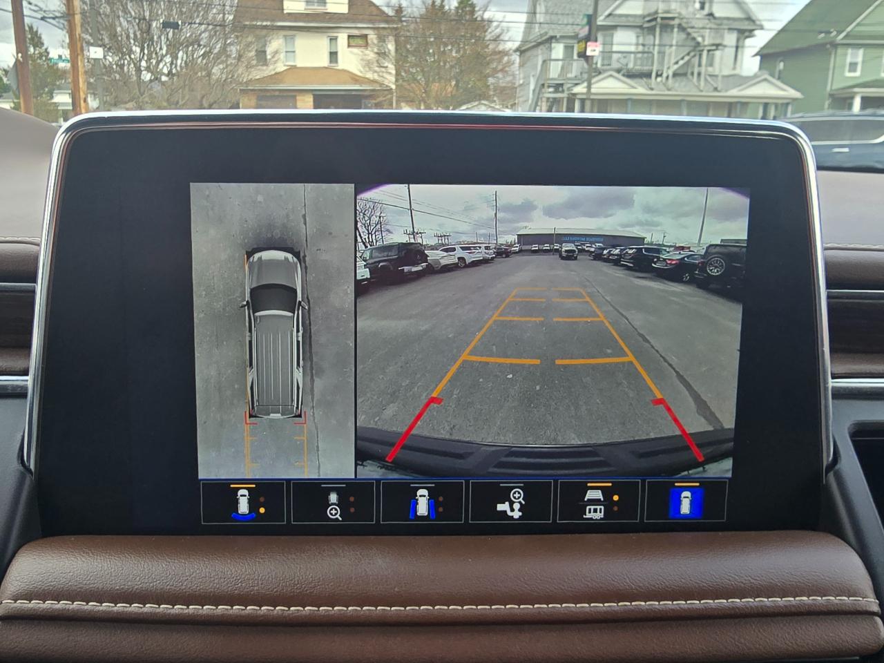 Chevrolet Suburban 4WD 4dr High Country 2022