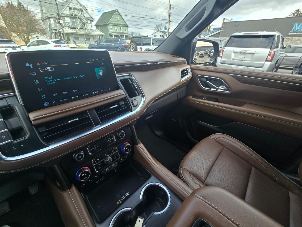 Chevrolet Suburban 4WD 4dr High Country 2022