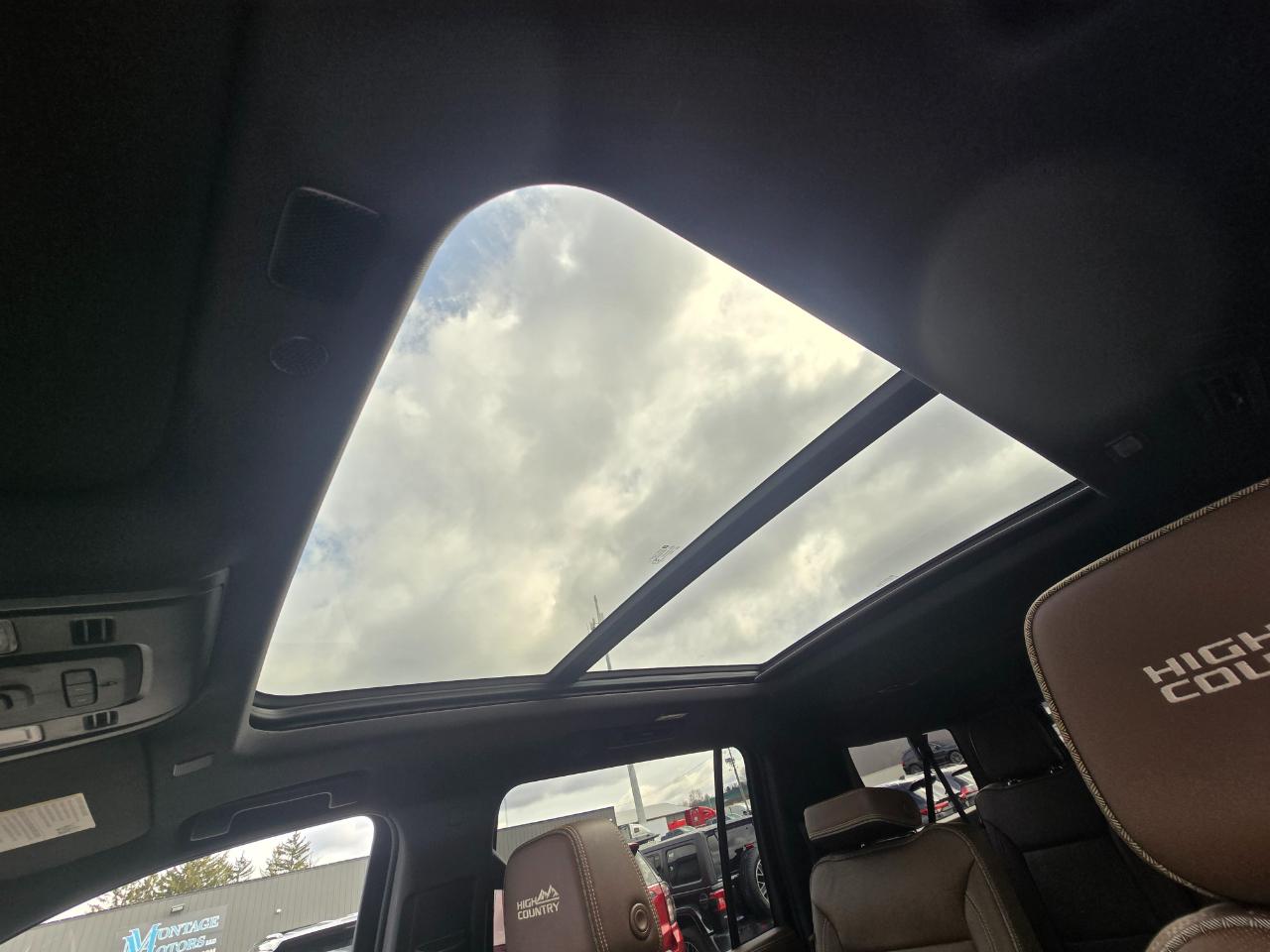 Chevrolet Suburban 4WD 4dr High Country 2022