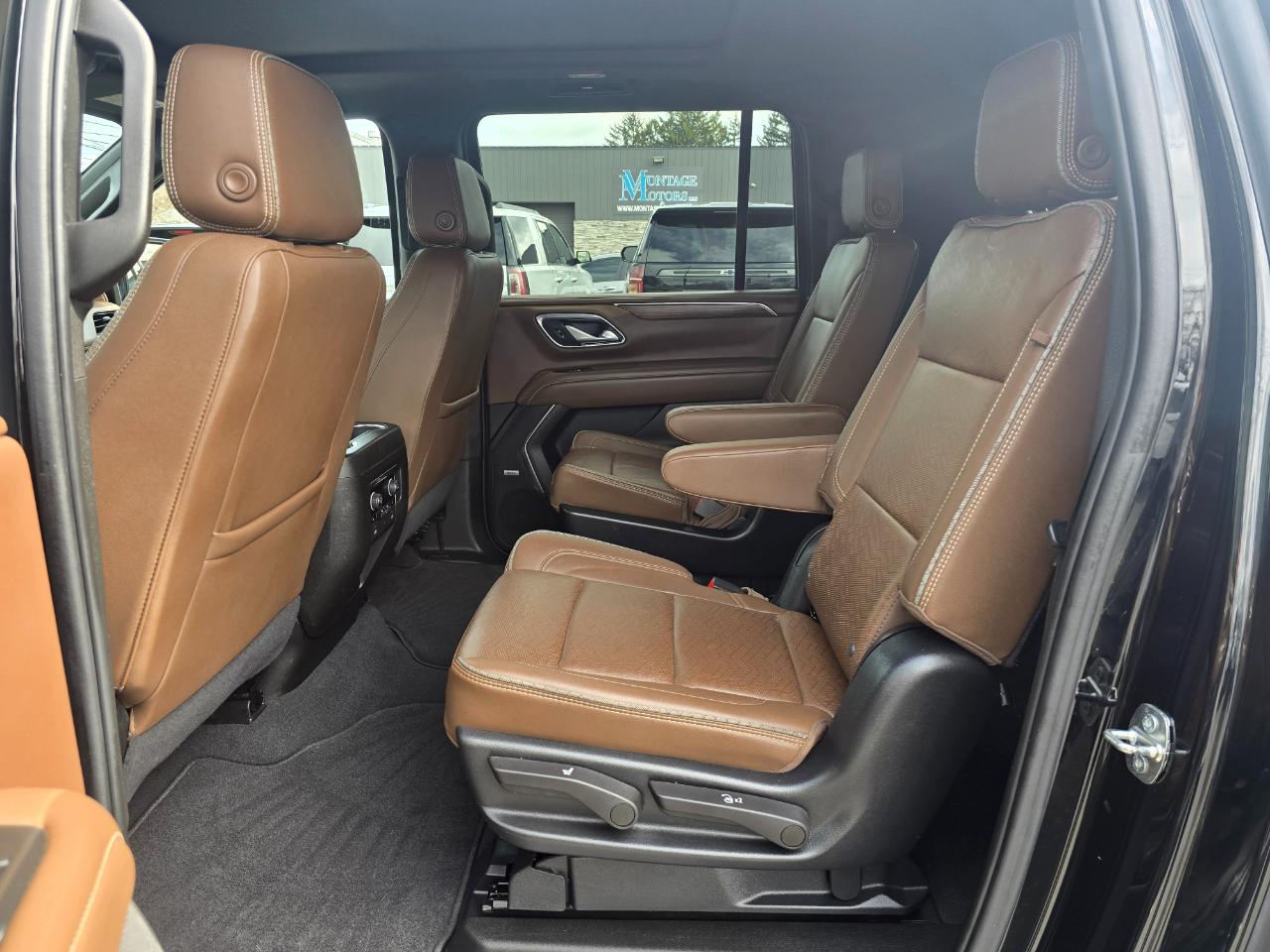 Chevrolet Suburban 4WD 4dr High Country 2022