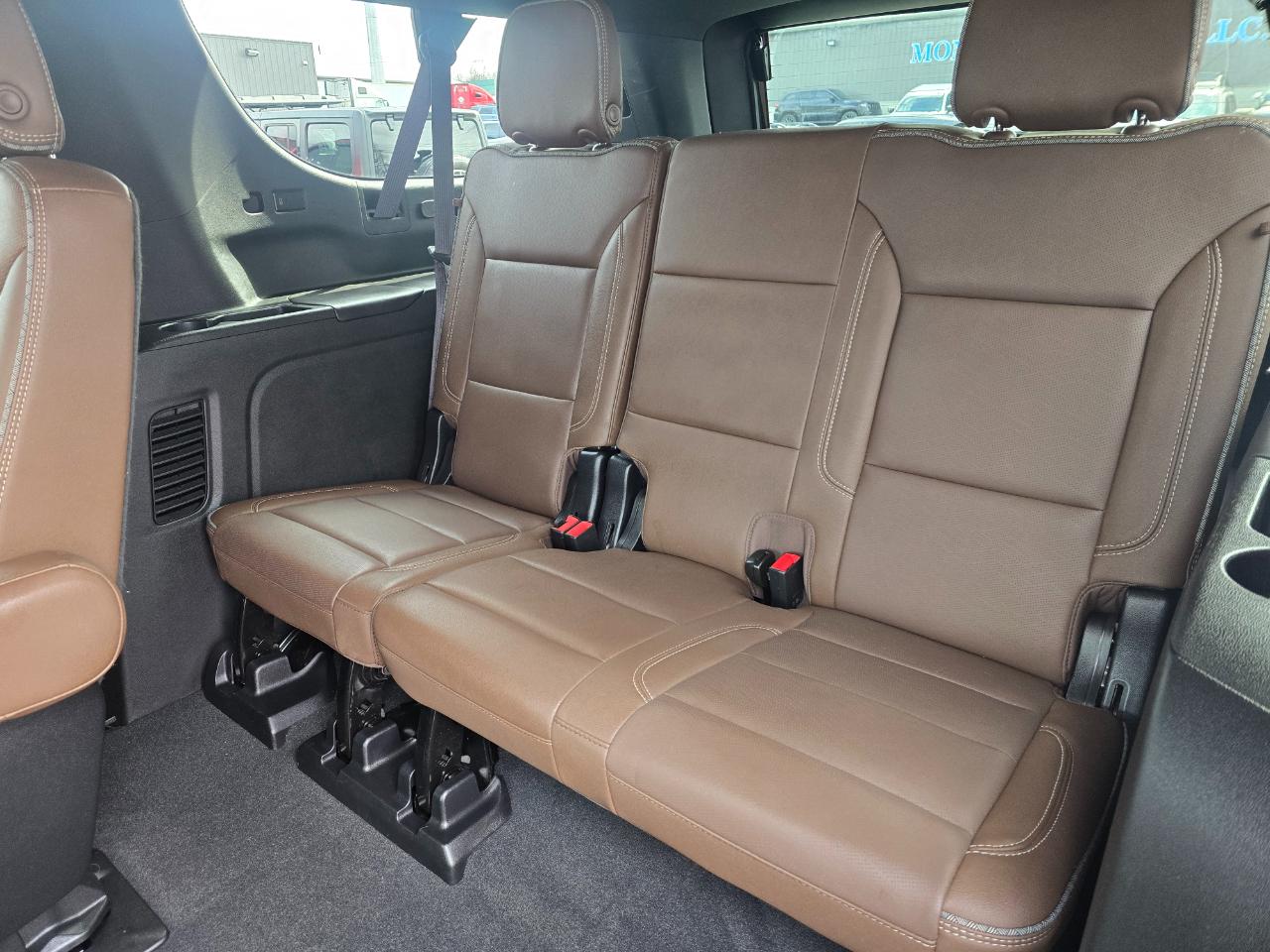 Chevrolet Suburban 4WD 4dr High Country 2022