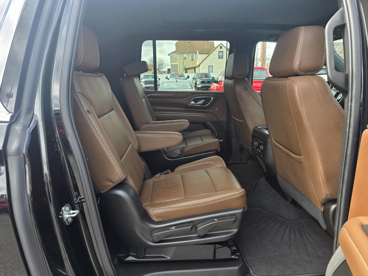 Chevrolet Suburban 4WD 4dr High Country 2022