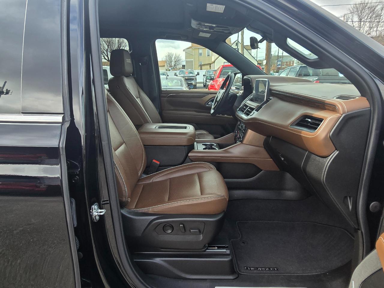 Chevrolet Suburban 4WD 4dr High Country 2022