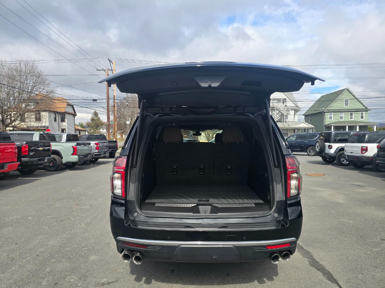 Chevrolet Suburban 4WD 4dr High Country 2022