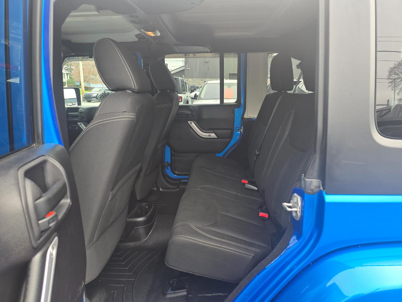 Jeep Wrangler Unlimited 4WD 4dr Sahara 2016