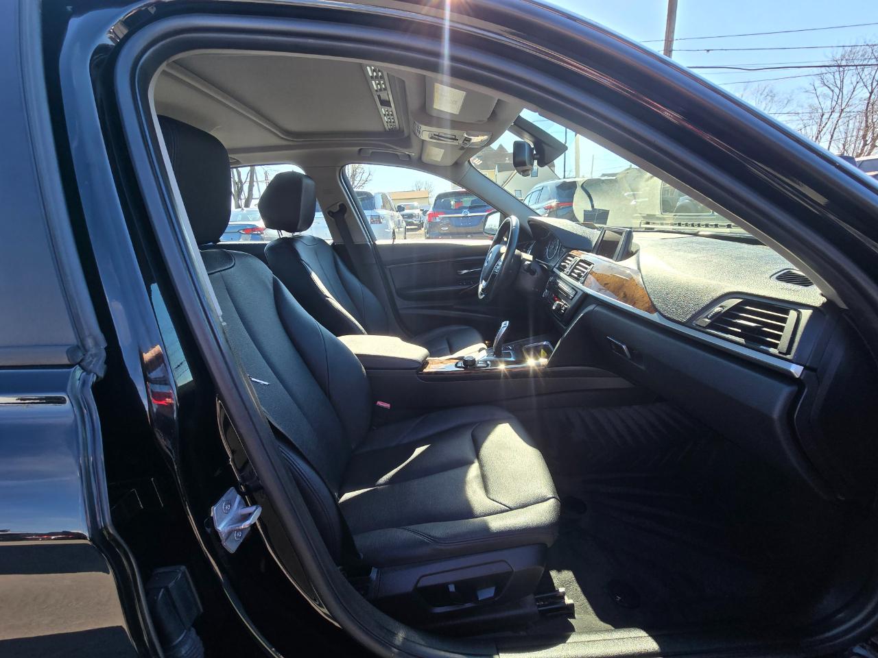 BMW 3 Series 4dr Sdn 328i xDrive AWD 2014