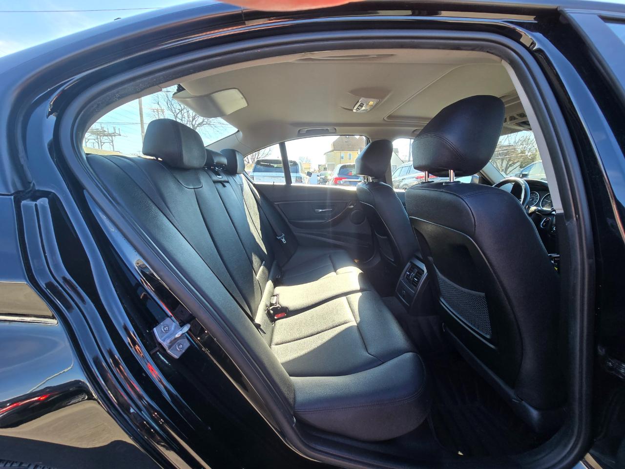 BMW 3 Series 4dr Sdn 328i xDrive AWD 2014