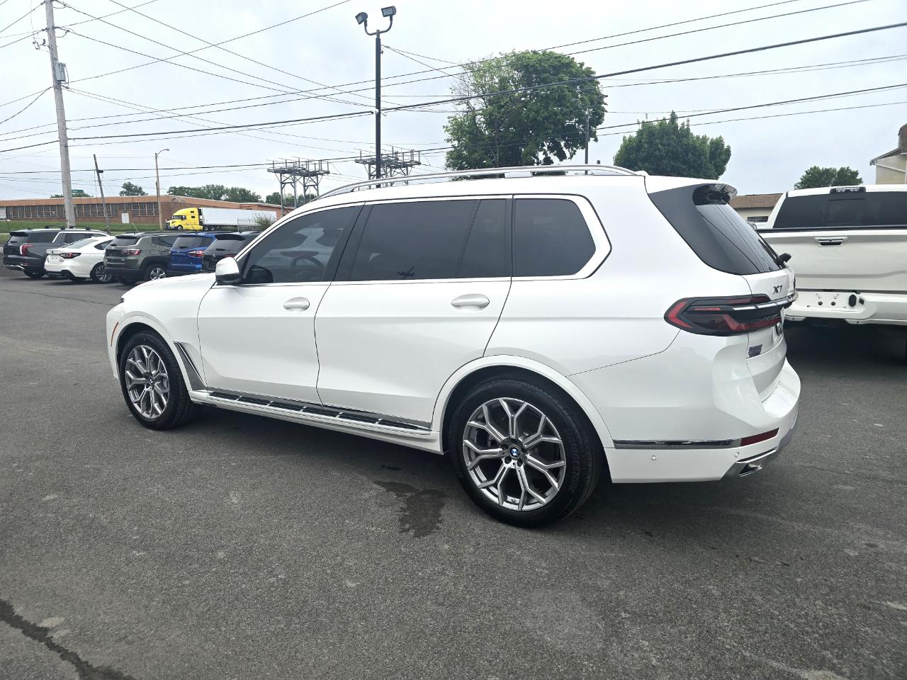 BMW X7 xDrive40i Sports Activity Vehicle 2026