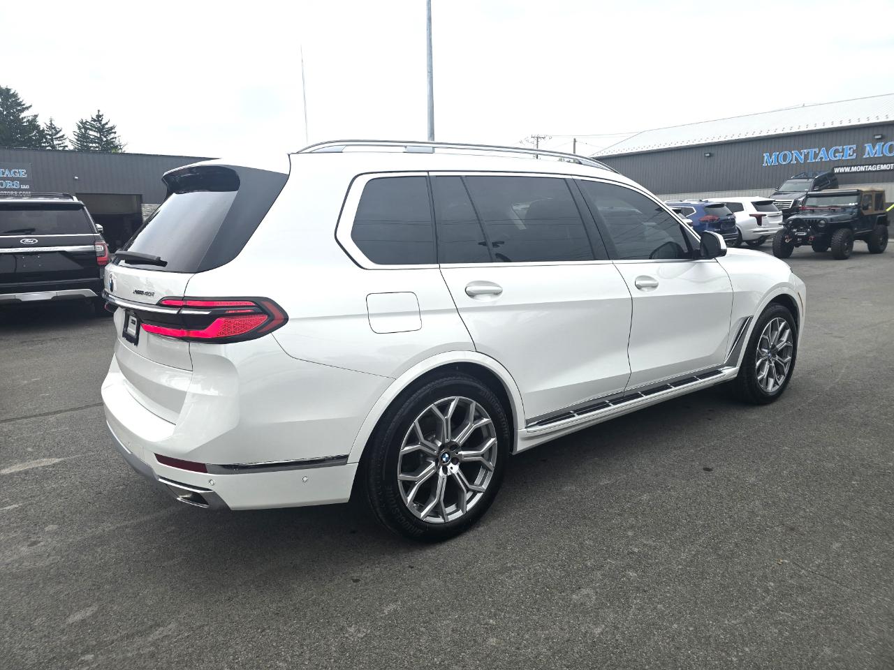 BMW X7 xDrive40i Sports Activity Vehicle 2026