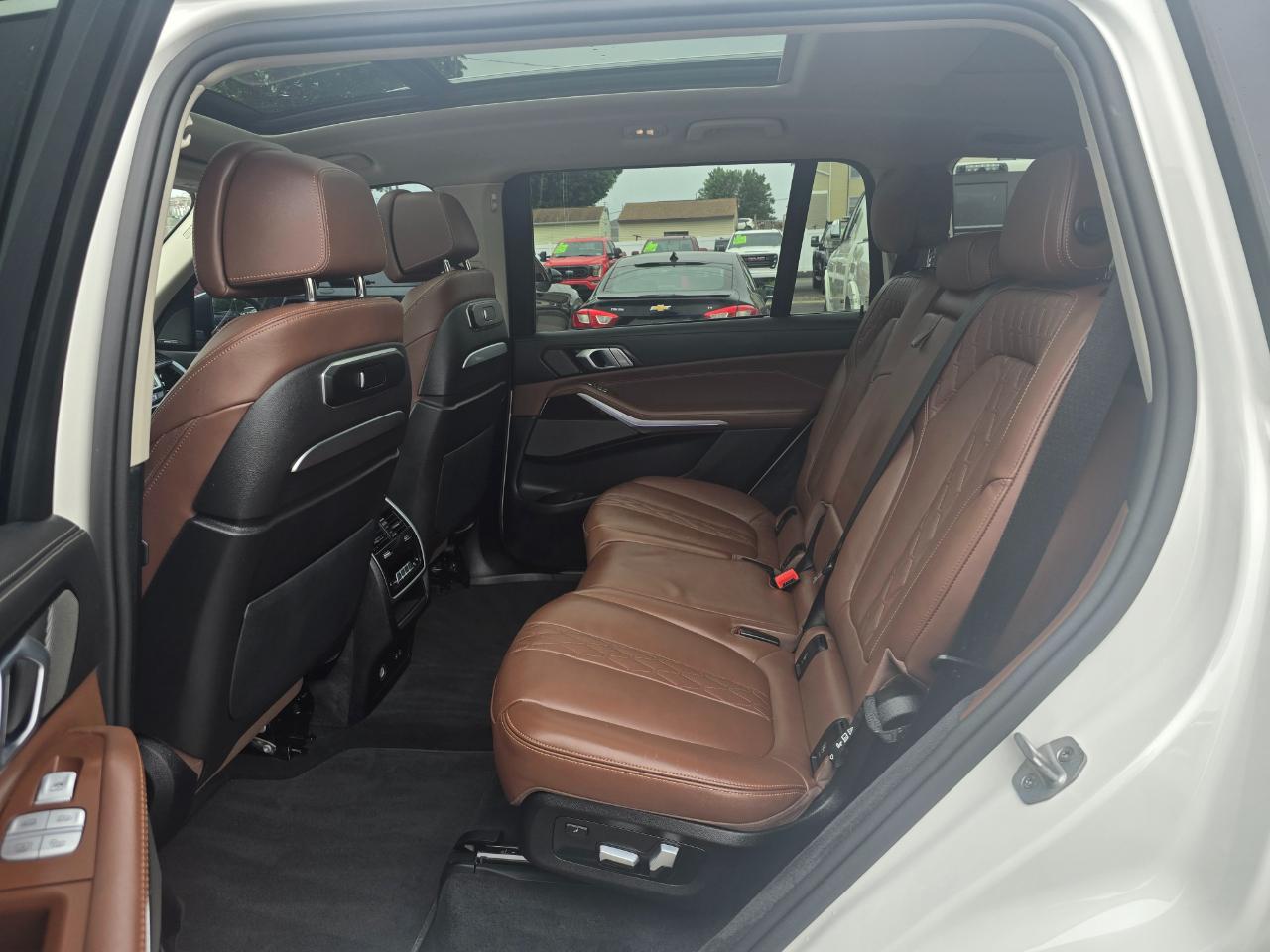BMW X7 xDrive40i Sports Activity Vehicle 2026